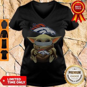Top Baby Yoda Face Mask Denver Broncos Tee V-neck