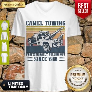 Nice Camel Towing Professionally Pulling Out Since 1986 Vintage V-neck
