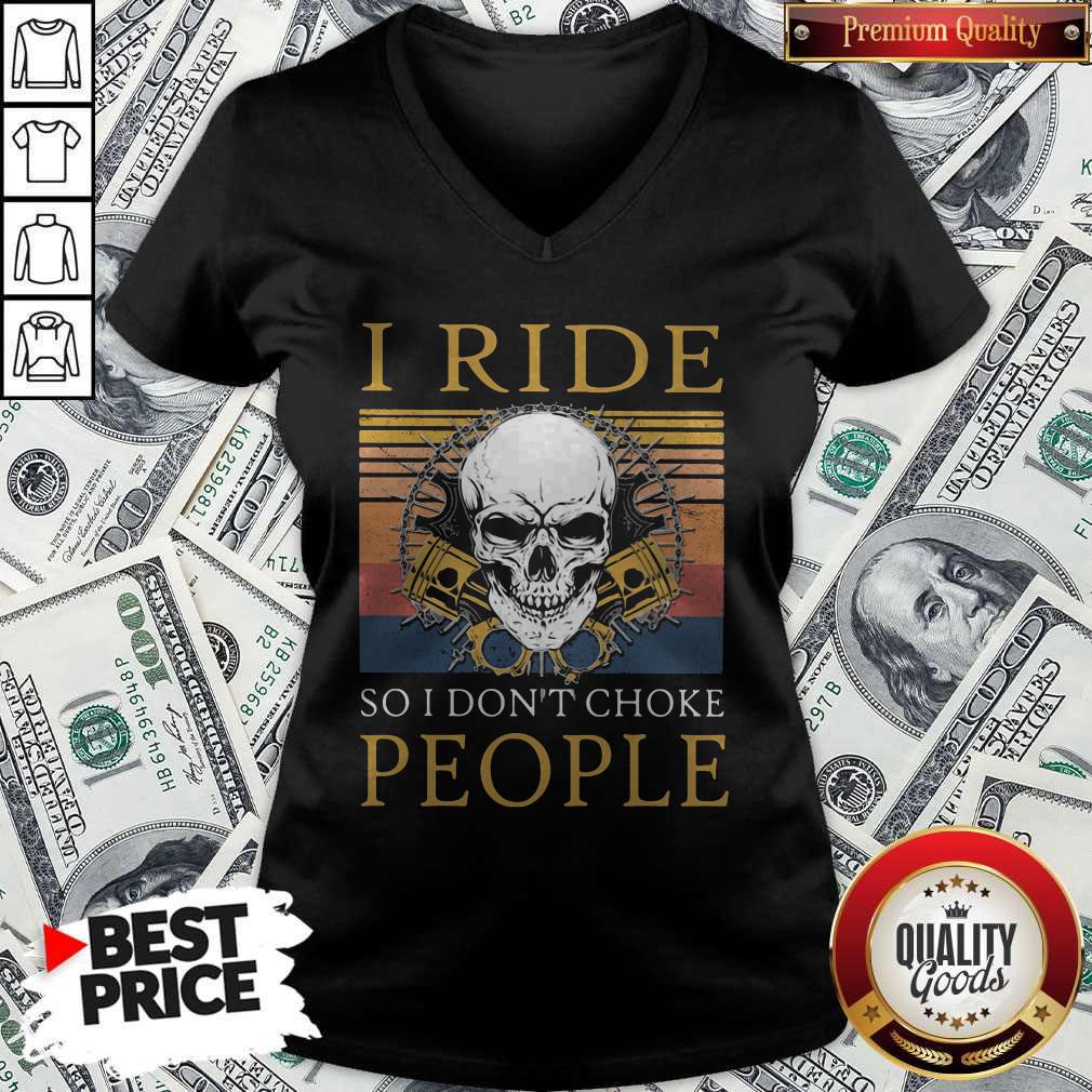 Happy Skull I Ride So I Don’t Choke People Vintage Retro Holloween V-neck