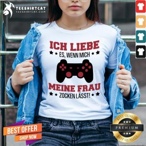 Ich Liebe Es Wenn Mich Meine Frau Zocken Lässt V Neck - Design By Teeshirtcat.com