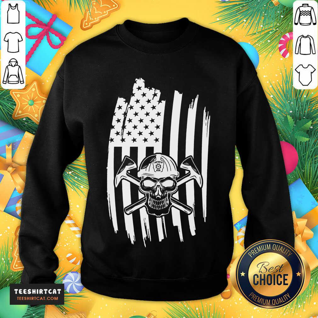 Skull USA Flag American Themed Decor Sweatshirt - Design By Teeshirtcat.com