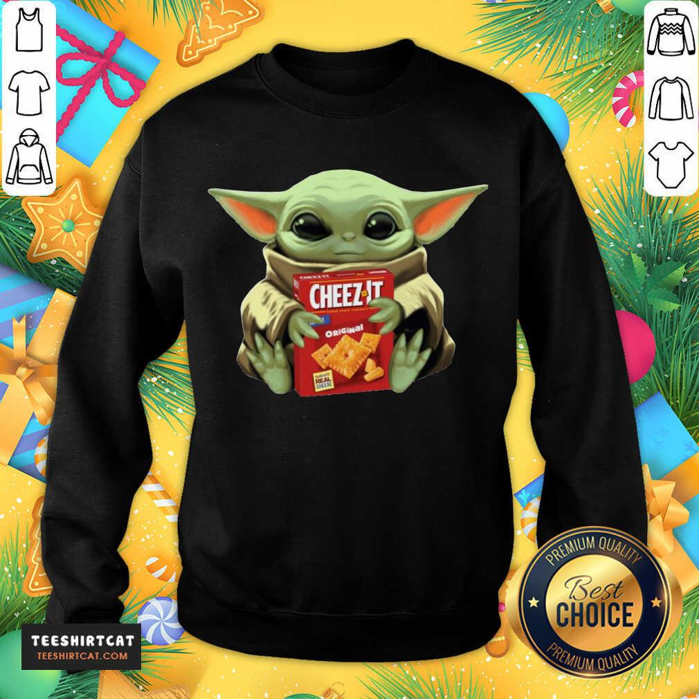 Baby Yoda Hugs Cheez It Box Sweatshirt - Design By Teeshirtcat.com Baby Yoda Hugs Cheez It Box Sweatshirt - Design By Teeshirtcat.com