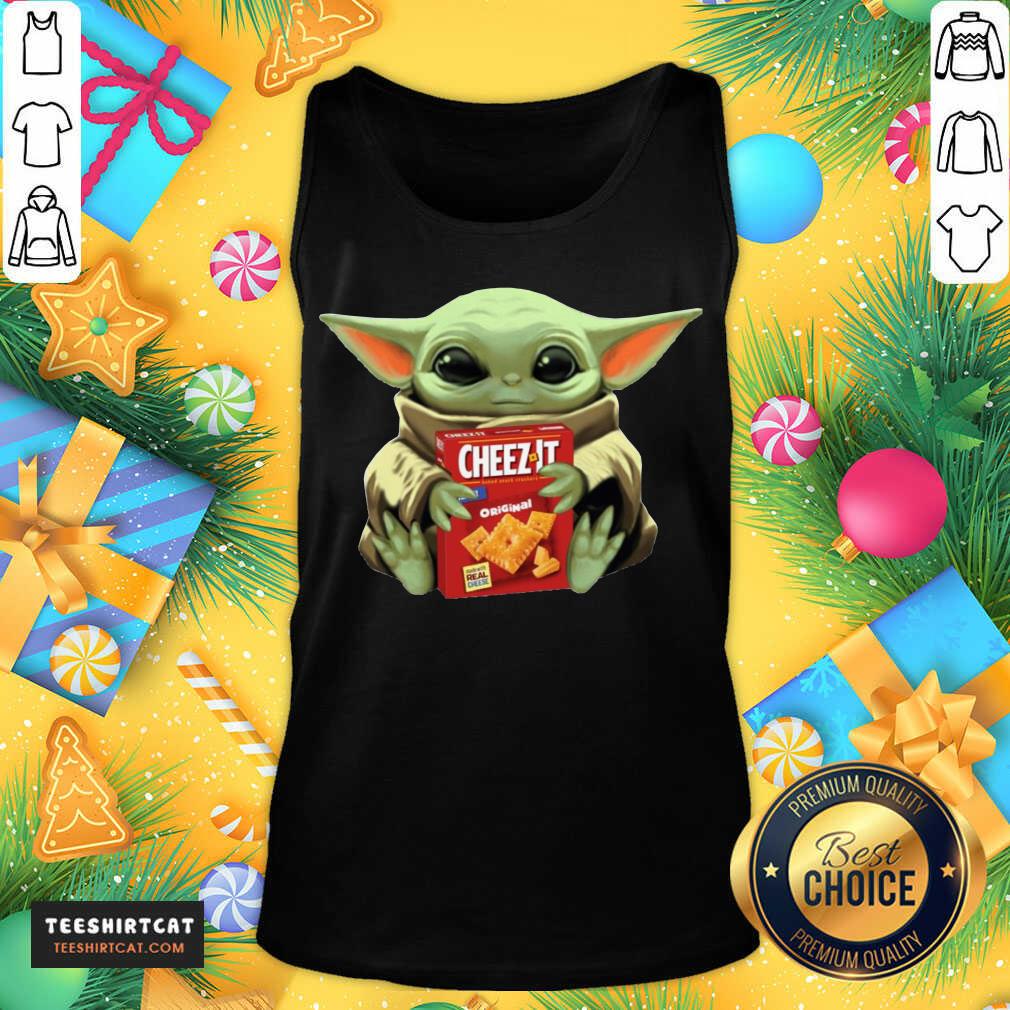y Baby Yoda Hugs Cheez It Box Tank Top - Design By Teeshirtcat.com y Baby Yoda Hugs Cheez It Box Tank Top - Design By Teeshirtcat.com