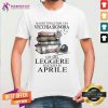 Happy Mai Sottovalutare Una Vecchia Signora Che Ama Leggere Aprile Book And Flower Shirt - Design By Teeshirtcat.com