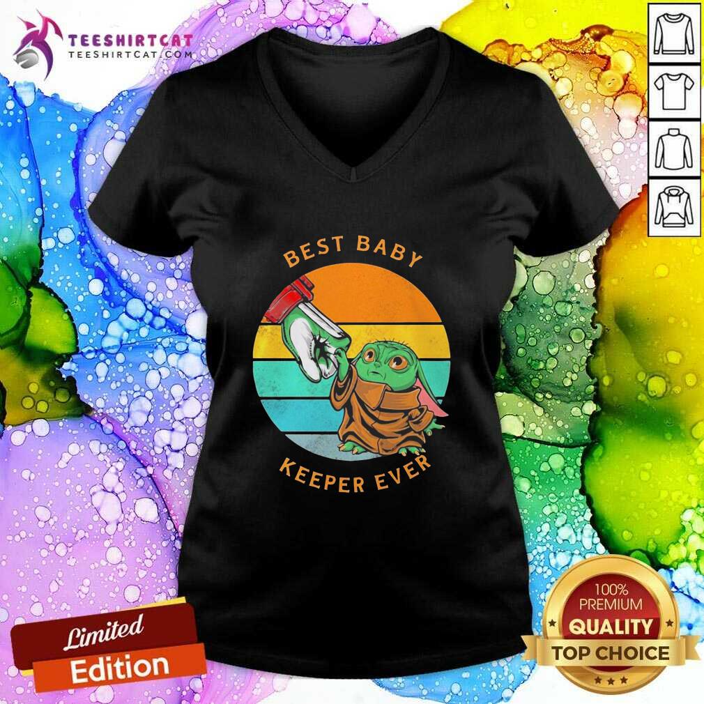 Baby Yoda Best Baby Keeper Ever Vintage Retro V-neck - Design By Teeshirtcat.com Baby Yoda Best Baby Keeper Ever Vintage Retro V-neck - Design By Teeshirtcat.com