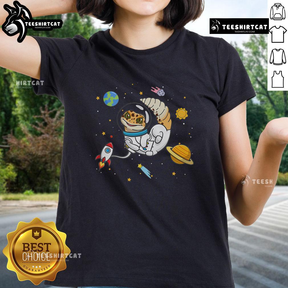 Alt Text: Stylish ladies tee featuring a leopard gecko design, perfect for reptile lovers and enthusiasts who adore these pets.