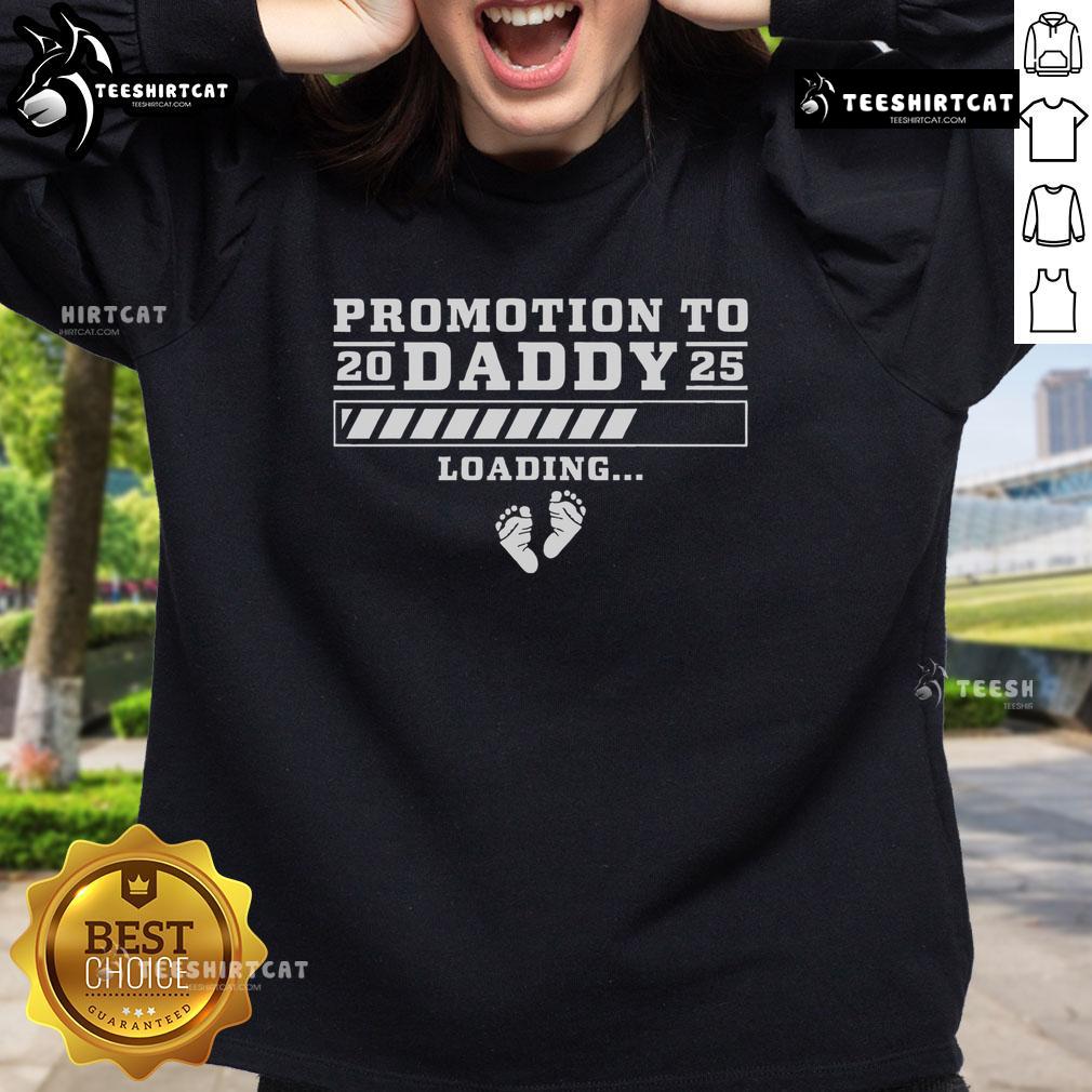 Hot Promotion to Daddy 2025 Loading Pregnancy Reveal Sweatshirt in stylish design, perfect for expectant fathers.
