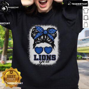 Girl in a messy bun wearing a stylish Top Retro Lions sweatshirt, showcasing a trendy casual look.