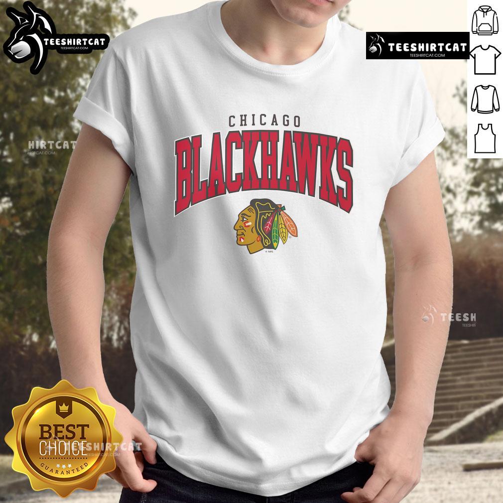 Alt Text: Classic arched logo T-shirt featuring the Chicago Blackhawks, perfect for fans and casual wear.