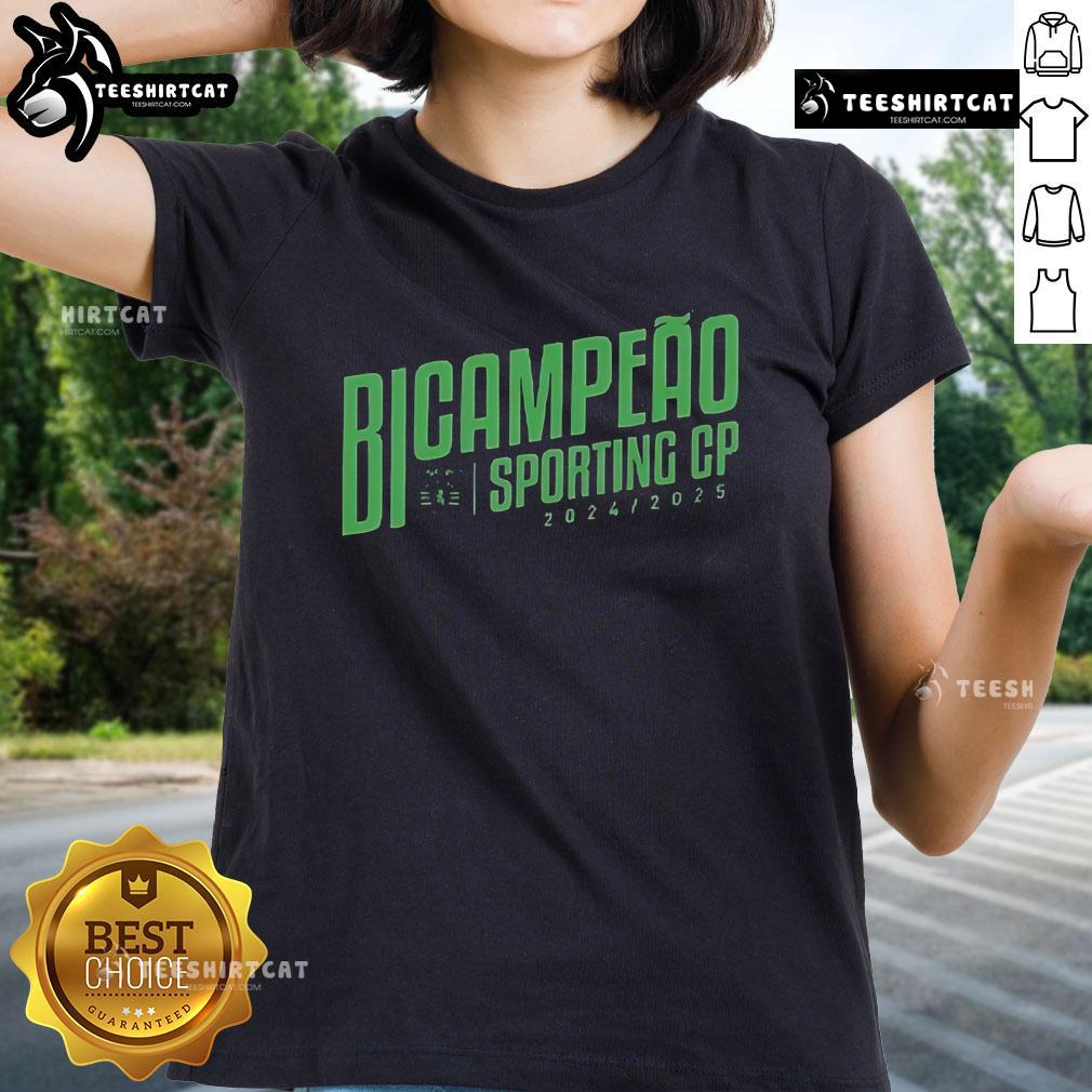 Alt Text: Sporting CP Bicampeo 24/25 Ladies Tee featuring club colors and logo, perfect for female fans of the team.
