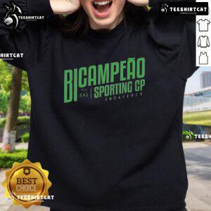 Official Sporting CP Bicampeo 24/25 sweatshirt showcasing team colors and logo, perfect for fans and collectors.
