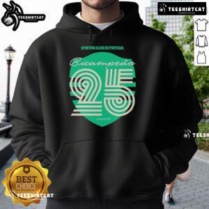 Alt Text: Official Sporting Clube De Portugal Bicampeo 2024-2025 hoodie featuring team logo and championship colors.