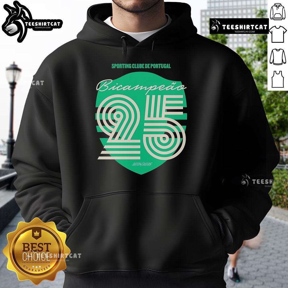 Alt Text: Official Sporting Clube De Portugal Bicampeo 2024-2025 hoodie featuring team logo and championship colors.