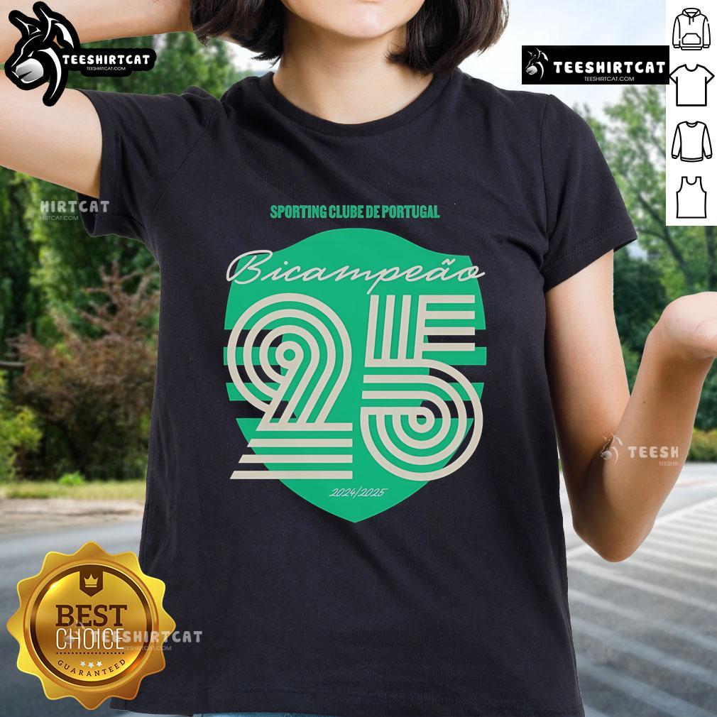 Official Sporting Clube de Portugal Bicampeo 2024-2025 ladies tee featuring team colors and logo design.