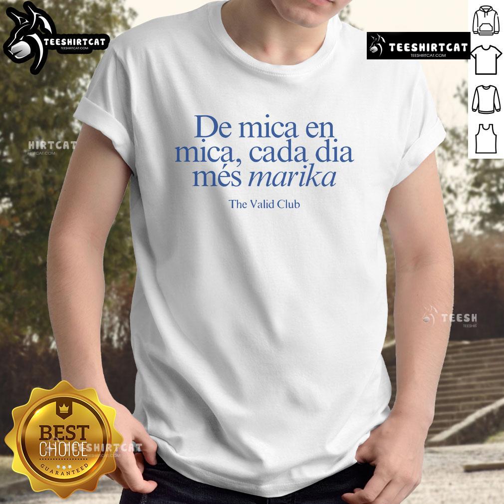 Official Rosala wearing the De Mica En Mica Cada Dia Ms Marika The Valid Club T-Shirt, showcasing her unique style.