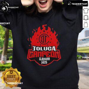 Alt Text: Official Toluca Campeon Clausura 2025 sweatshirt featuring team logo and vibrant colors, perfect for fans.