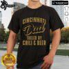 Premium Cincinnati Dad T-Shirt featuring fun chili and beer graphics, perfect for proud Cincinnati fathers.