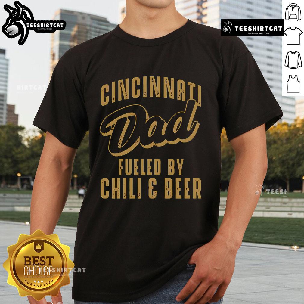 Premium Cincinnati Dad T-Shirt featuring fun chili and beer graphics, perfect for proud Cincinnati fathers.