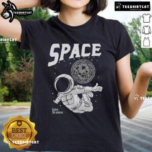 Pretty space astronaut exploring the universe on a stylish ladies tee, perfect for space enthusiasts and fashion lovers.