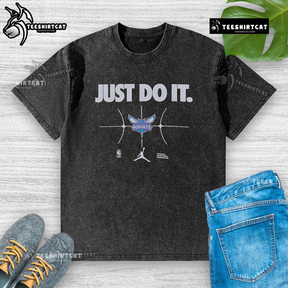 Charlotte Hornets washed t-shirt with 'Just Do It' slogan, perfect for fans showing team spirit and style.