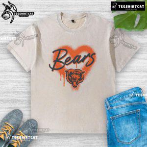 Alt Text: Official Chicago Bears Football Spray Heart Washed T-Shirt in navy blue, showcasing team spirit and casual style.