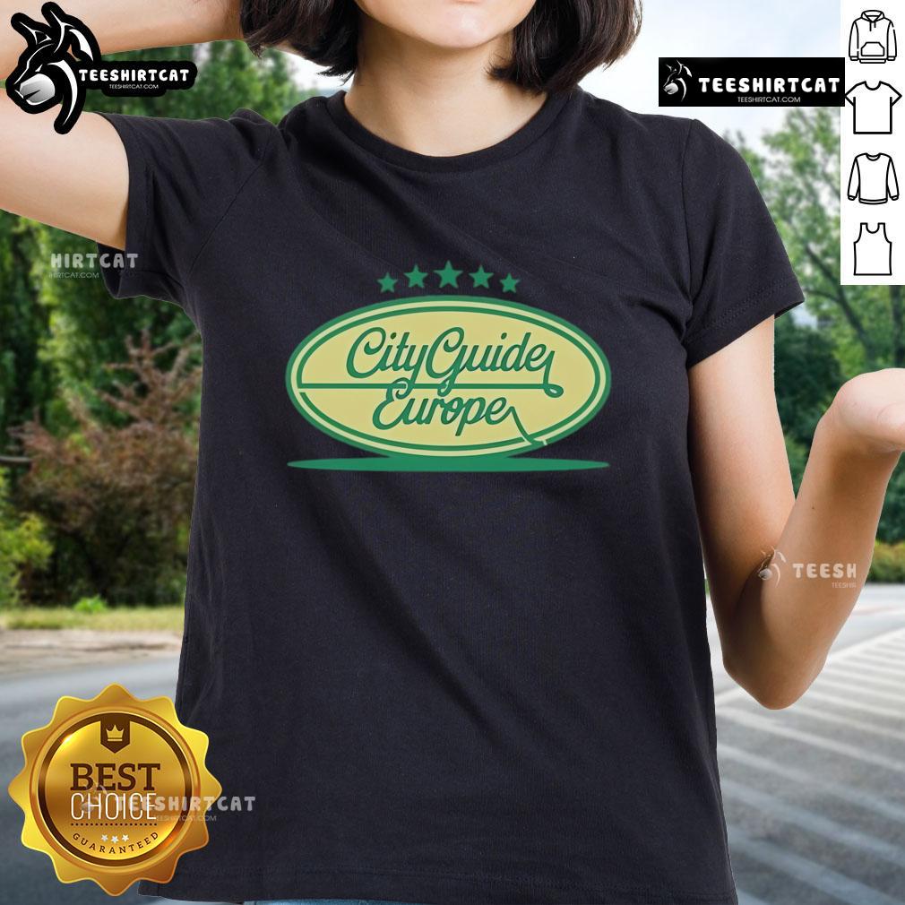 Alt Text: Stylish ladies' tee featuring Garda bottle design from Top City Guide Europe, perfect for travel enthusiasts.