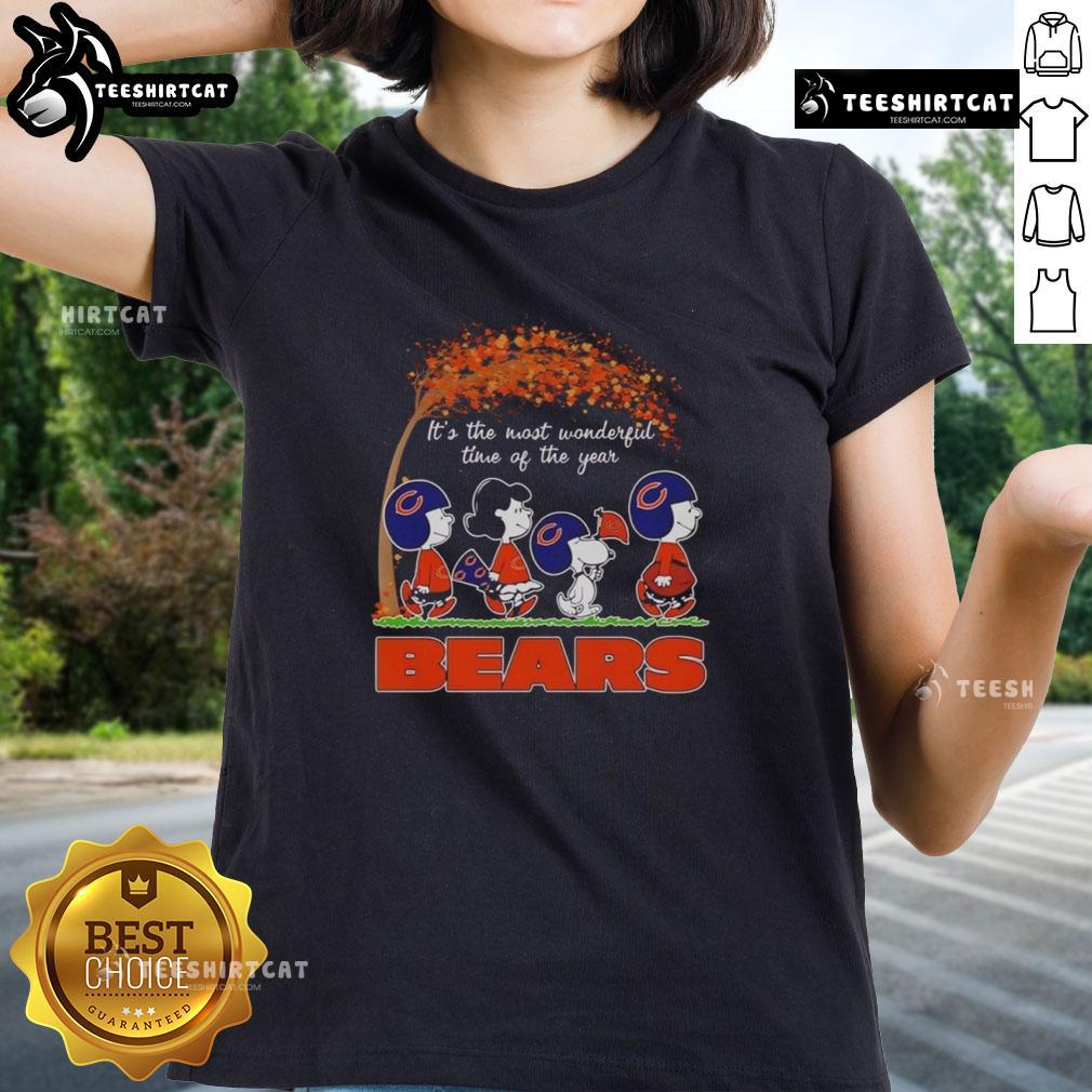Good Snoopy and Friends Chicago Bears autumn ladies tee featuring festive design for sports fans.