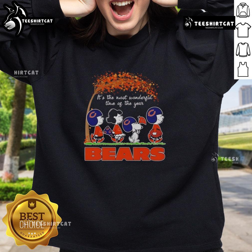 Good Snoopy and Friends X Chicago Bears sweatshirt, perfect for autumn sports fans celebrating the season's joy.