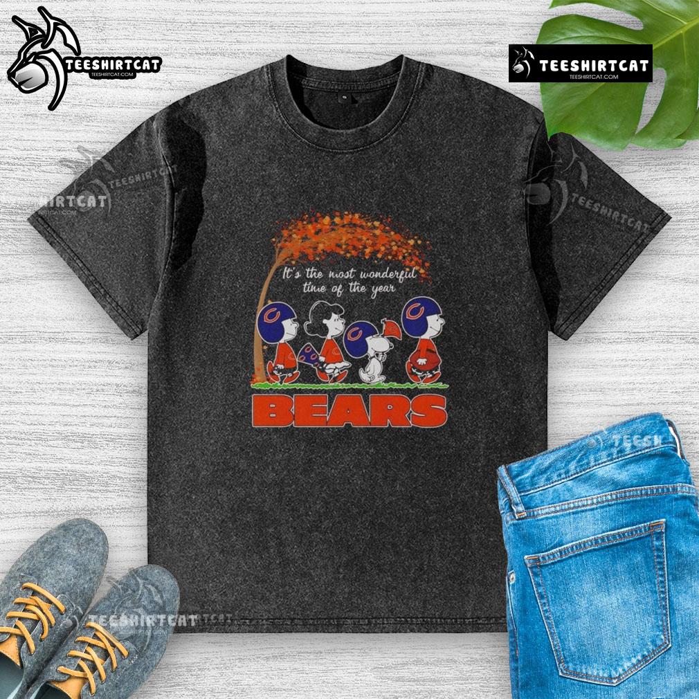 Good Snoopy and Friends X Chicago Bears autumn washed t-shirt featuring festive design for the holiday season.