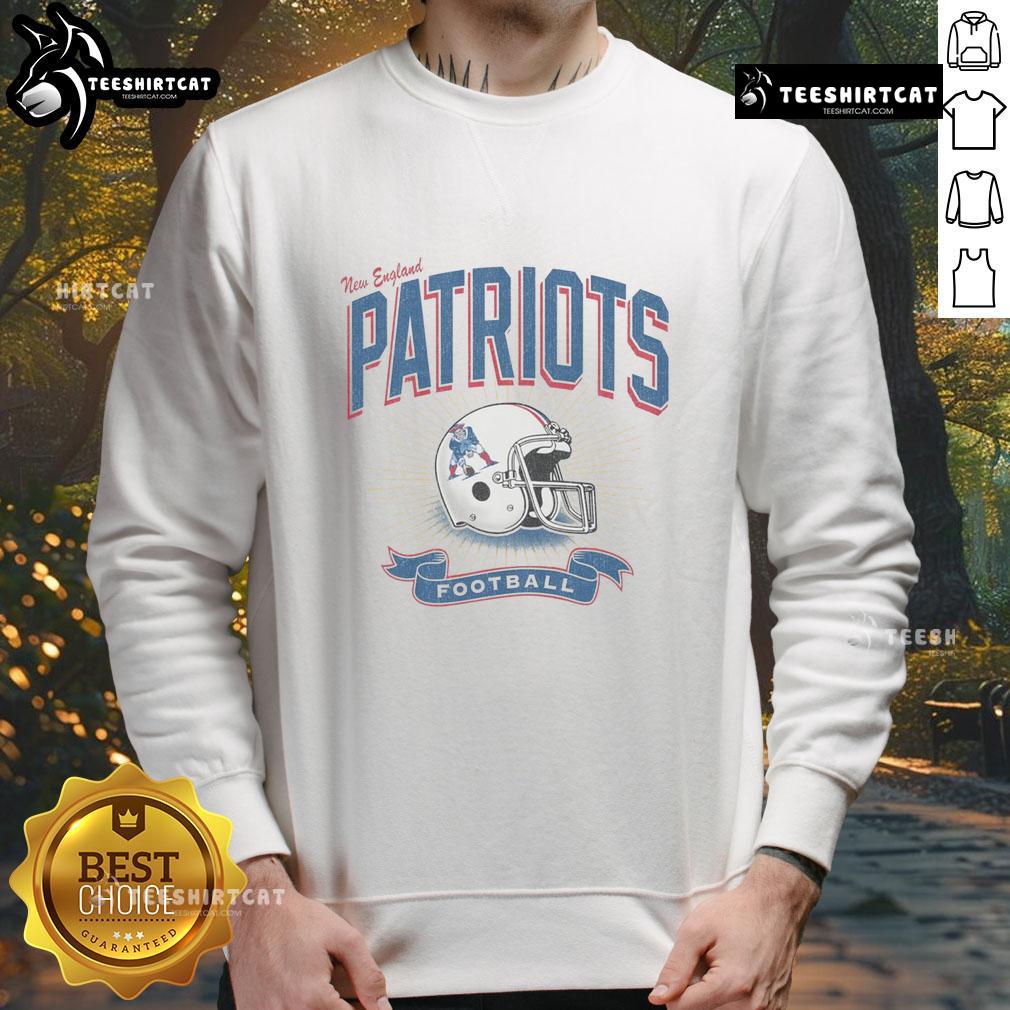 Original New England Patriots Historic Prime Play Sweatshirt featuring team logo and vintage design.
