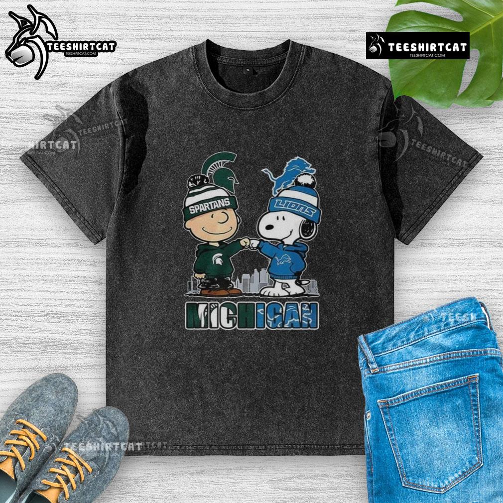 Alt Text: Pretty Snoopy Michigan State Spartans and Detroit Lions winter 2025 washed t-shirt featuring cute Snoopy design.