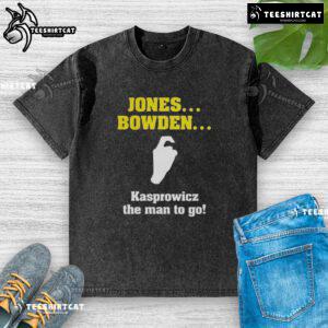 Top Jones Bowden Kasprowicz The Man To Go Washed T-Shirt in casual style, perfect for everyday wear.