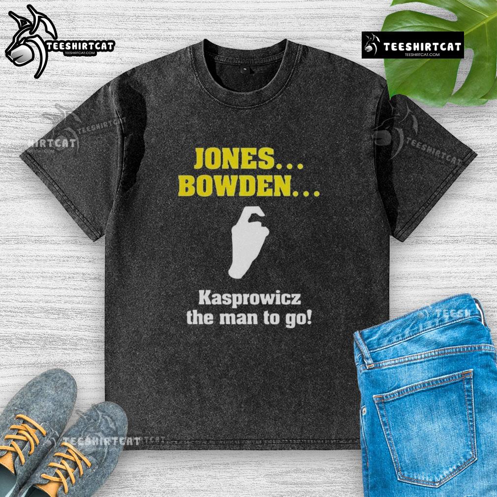 Top Jones Bowden Kasprowicz The Man To Go Washed T-Shirt in casual style, perfect for everyday wear.