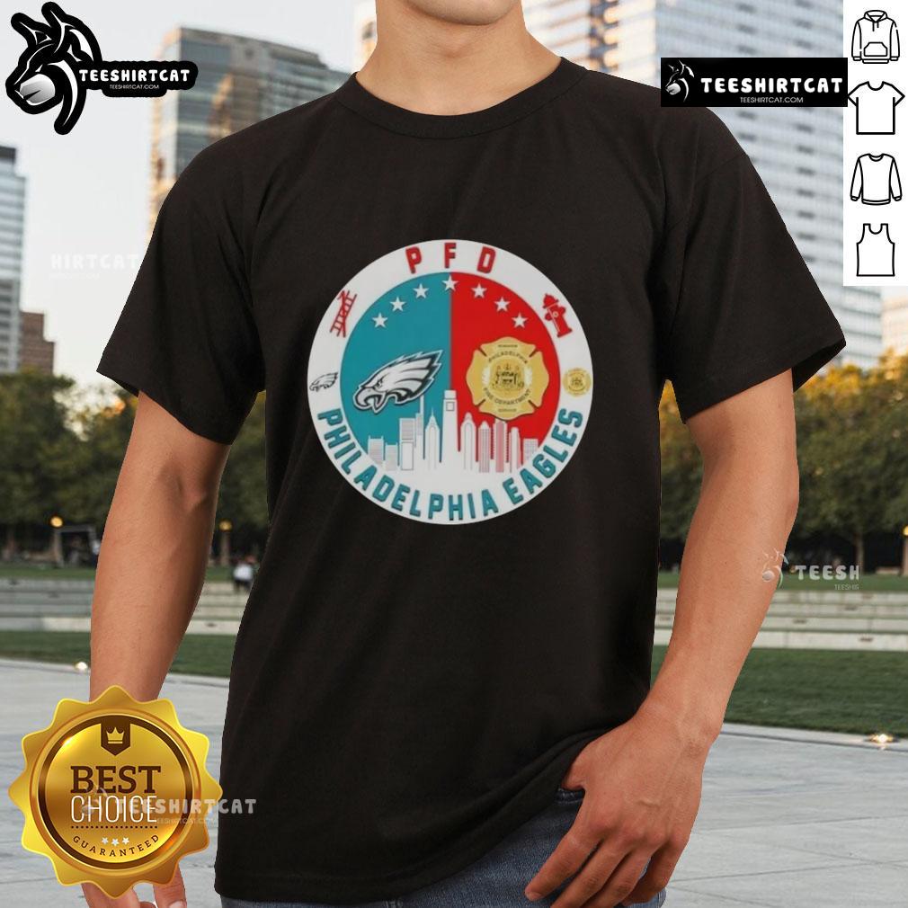 Philadelphia Eagles Football Skyline T-Shirt featuring a stylish design for fans of the NFL team.