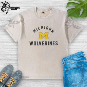 Nice Michigan Wolverines washed t-shirt in navy blue, featuring the iconic team logo for fans and casual wear.