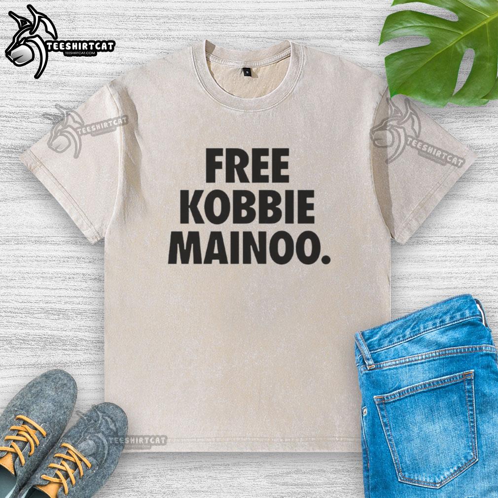 Happy Man United fan wearing a Free Kobbie Mainoo washed t-shirt, celebrating with joy and pride for his brother Kobbie Mainoo.