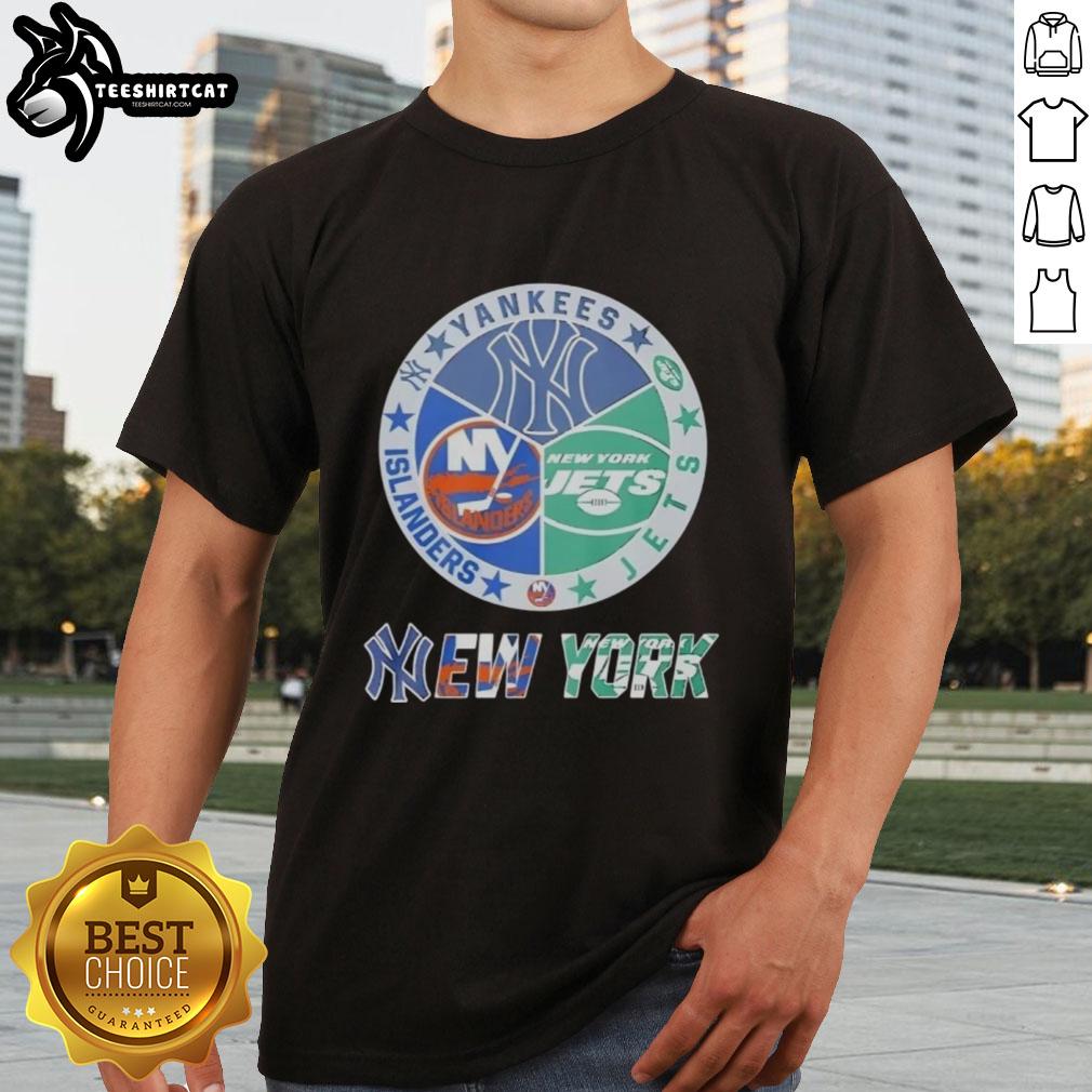 Premium New York Yankees, Islanders, Jets, and Knicks mashup logo T-shirt showcasing iconic NYC sports teams.