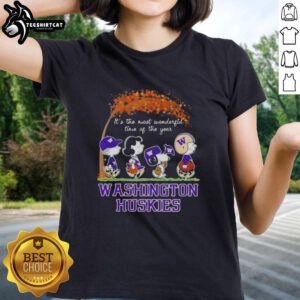 Premium Washington Huskies X Peanuts Snoopy and Friends autumn tee for women, perfect for the holiday season.
