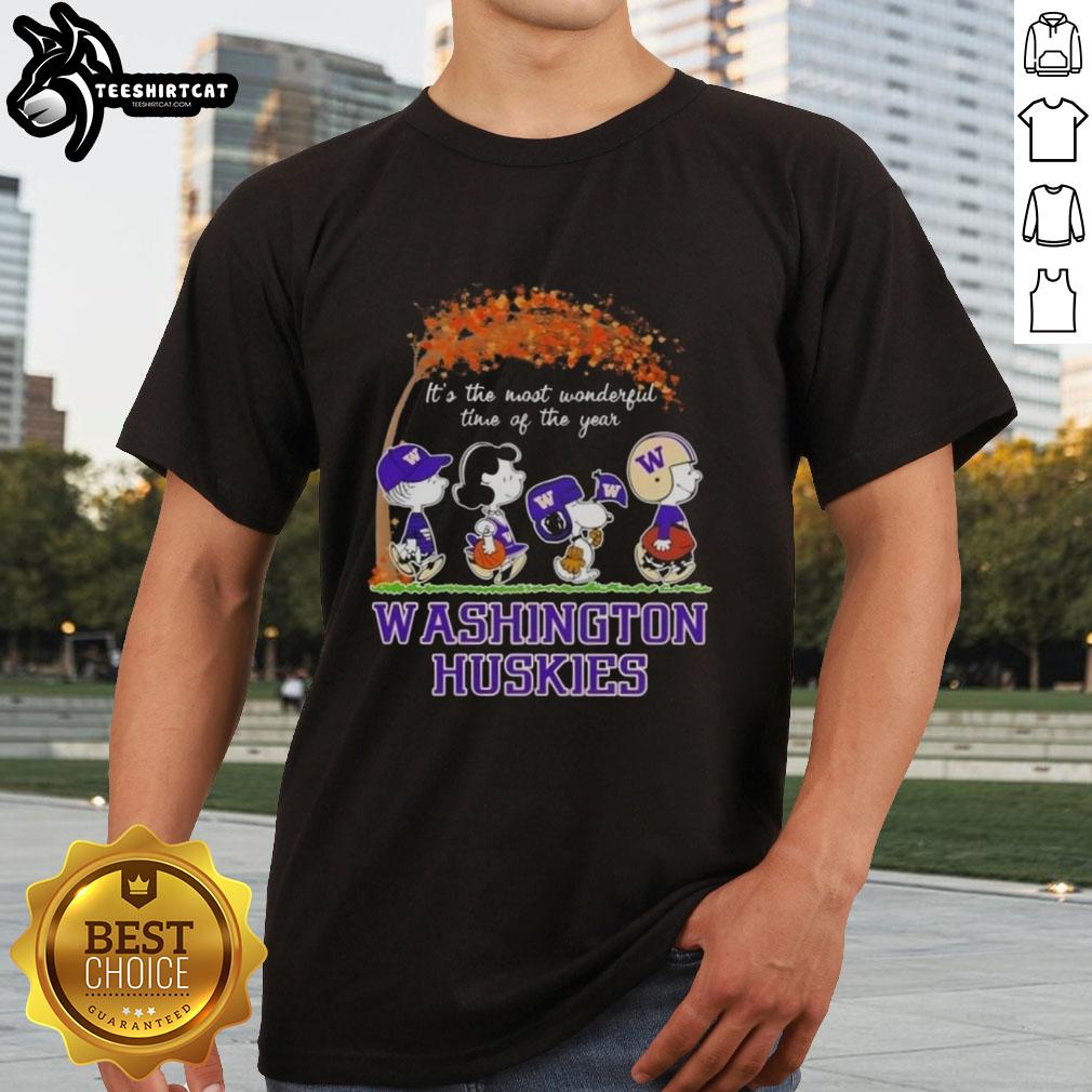 Premium Washington Huskies X Peanuts Snoopy T-Shirt celebrating autumn with festive designs and a joyful message.