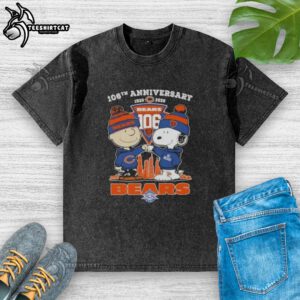 Pretty Charlie Brown and Snoopy 106th Anniversary Chicago Bears football skyline washed t-shirt design.