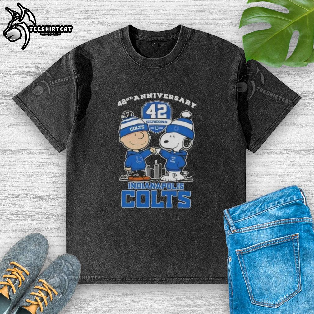 Pretty Charlie Brown and Snoopy 42nd Anniversary t-shirt featuring Indianapolis Colts football skyline design.