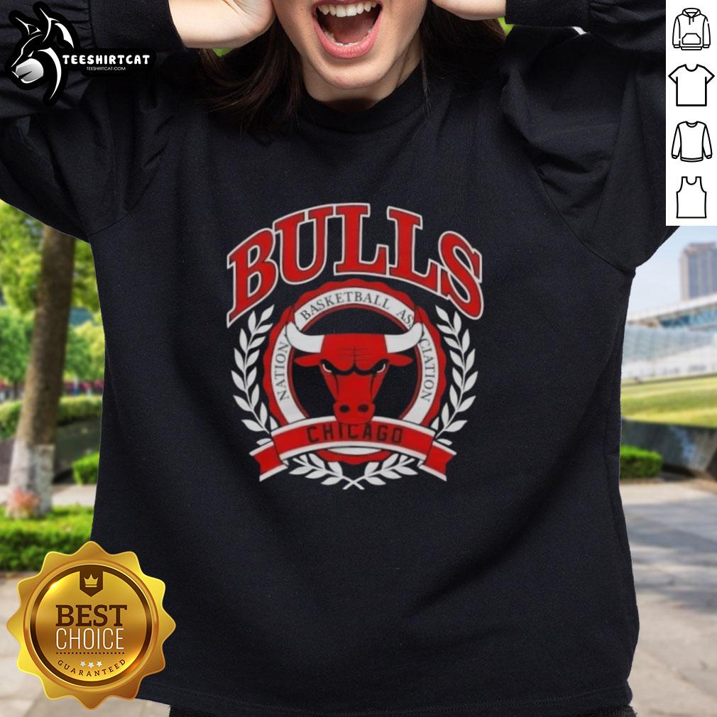 Alt Text: Stylish Chicago Bulls NBA crest sweatshirt featuring vibrant team colors and logo, perfect for fans and casual wear.