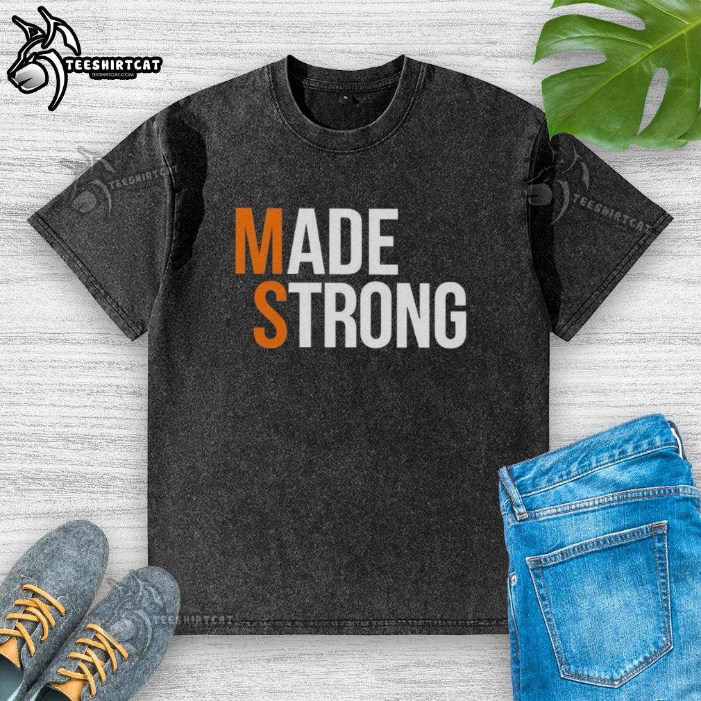 Pretty Made Strong washed t-shirt in soft cotton, featuring a stylish design perfect for casual wear.