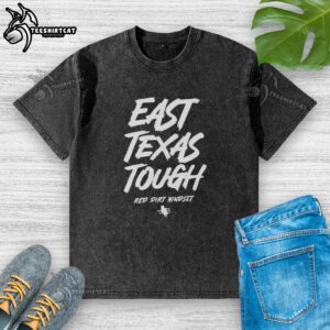 Alt Text: Top East Texas Tough Red Dirt Mindset letter graphic on a washed t-shirt, showcasing a casual, stylish look.