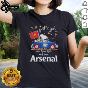 Nice Peanuts Snoopy driving a car on a fall-themed tee for girls who love Arsenal FC.