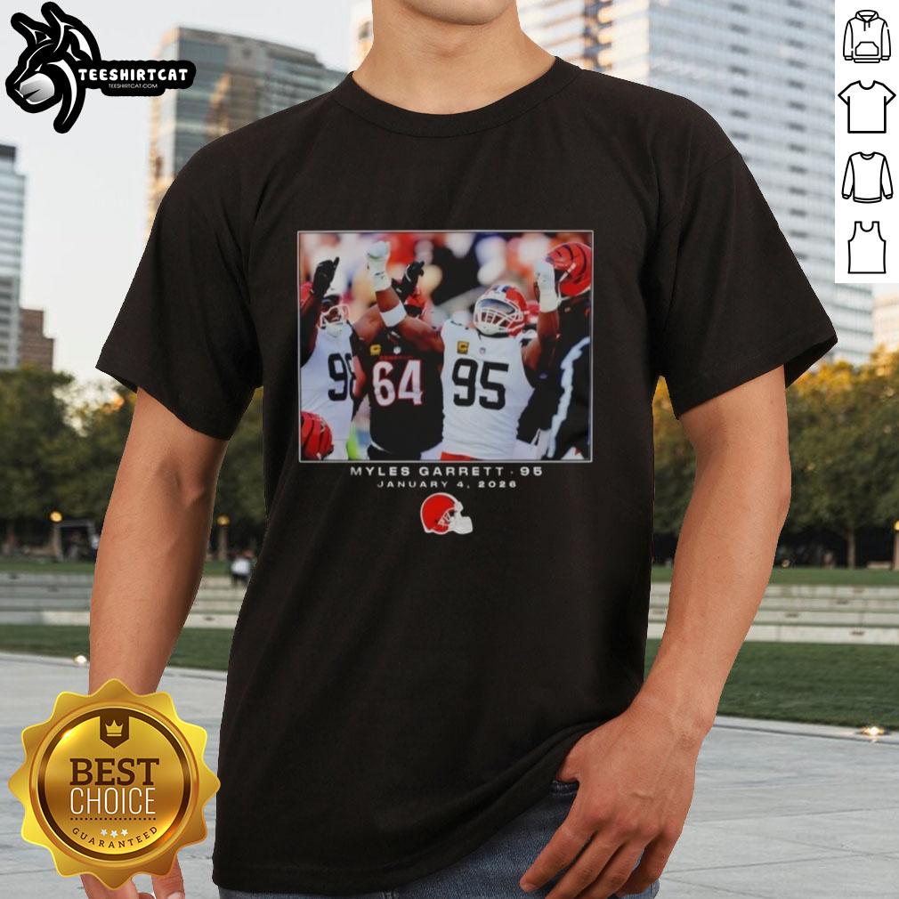 Top Cleveland Browns Myles Garrett NFL Flash Features Week 18 Big & Tall T-Shirt in team colors, ideal for fans.