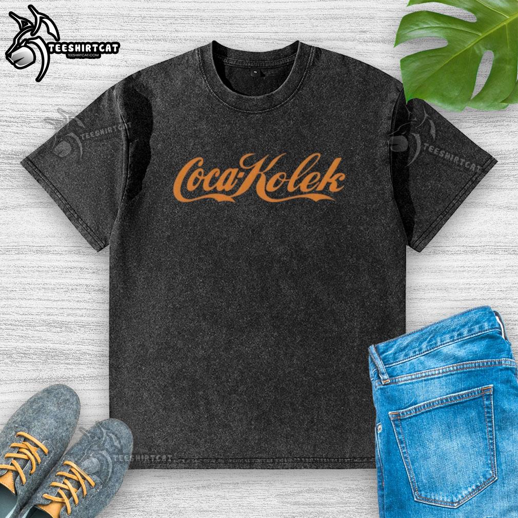 Top Coca Kolek Coca-Cola washed t-shirt featuring a vintage logo design, perfect for casual wear and Coca-Cola fans.