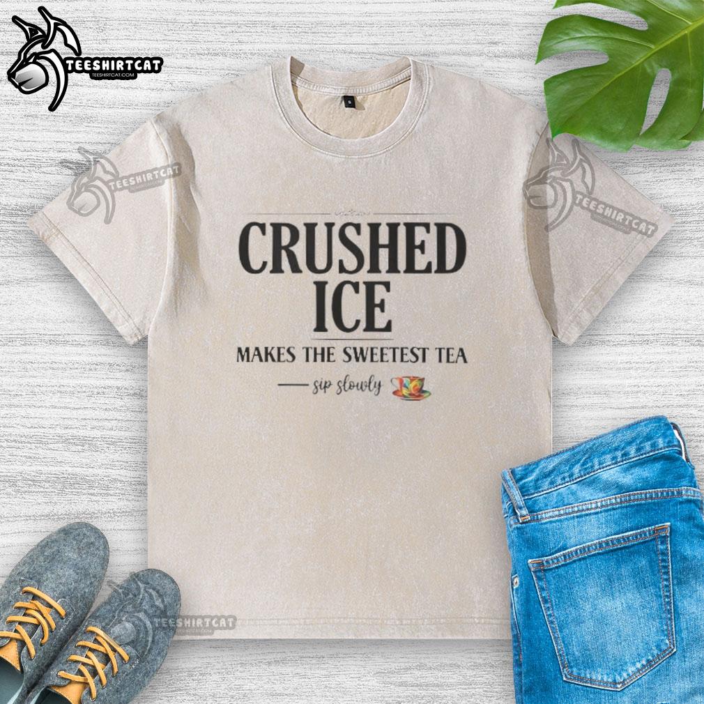 Refreshing iced tea with top-crushed ice served in a glass beside a washed T-shirt for a perfect summer sip.