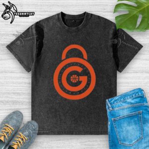 Top New York Knicks OG Lock Washed T-Shirt in vibrant blue, featuring team logo and comfortable fit for fans.