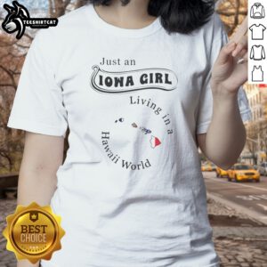 Top Just An Iowa Girl Living In A Hawaii World Hawaii State Map Ladies shirt displayed on a wooden background